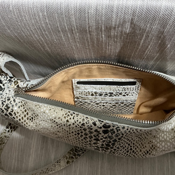 Latico Leather Crosby Sling/Crossbody Cobra Purse - Picture 5 of 6